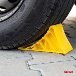 Zakladací klin pod koleso automobilu, plastový – Obrázok 4