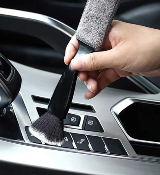 Kefa na čistenie vnútorných častí automobilu